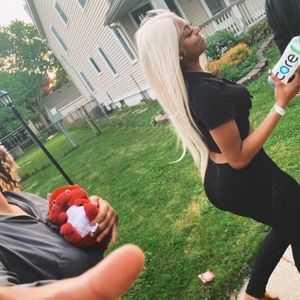 Meet your Posher, Mai